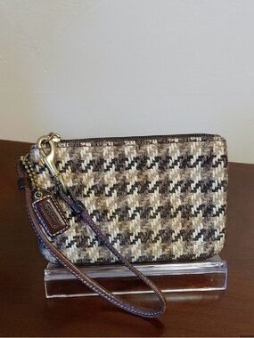 Coach Woven Houndstooth Wristlet - Brown Multi